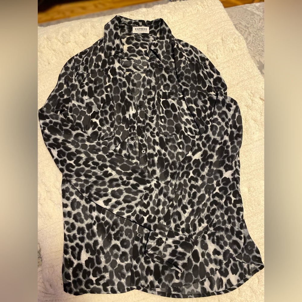 M | Express Portofino Black & Gray Leopard Button-Up Blouse